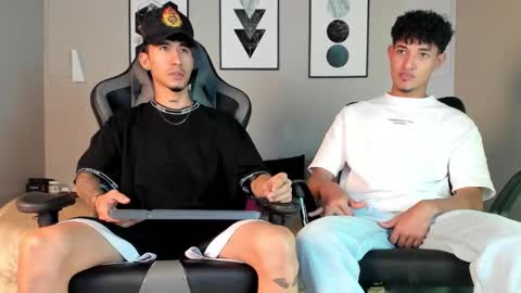 Snapshot of noahdaviss chatting on January 19, 2025, 2:25 am noahdaviss online show from January 19, 2025, 2:25 am