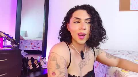 noahmonroe_11 online show from December 14, 2025, 8:46 pm