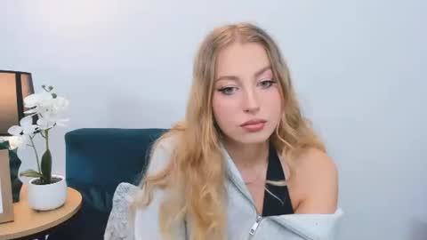 Snapshot of noahpretty chatting on September 23, 2025, 3:48 pm noahpretty online show from September 23, 2025, 3:48 pm