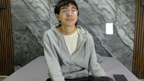 Snapshot of noahwalker__ chatting on May 11, 2026, 11:05 am online show from May 11, 2026, 11:05 am