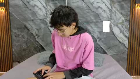 Snapshot of noahwalker__ chatting on May 13, 2026, 11:07 am online show from May 13, 2026, 11:07 am