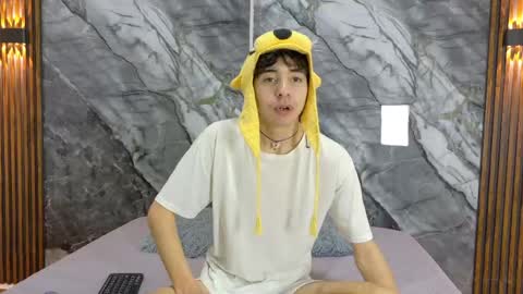 Snapshot of noahwalker__ chatting on May 16, 2026, 11:09 am online show from May 16, 2026, 11:09 am