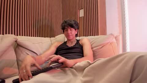 noahx_valko online show from December 18, 2025, 12:55 pm