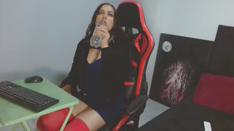 Noamartin online show from April 21, 2026, 2:51 am