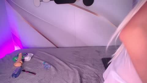 Snapshot of noelleruby chatting on February 25, 2026, 3:27 am RUBY online show from February 25, 2026, 3:27 am