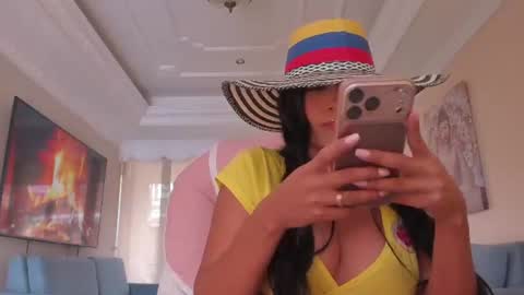 Snapshot of noemibcnz chatting on June 17, 2026, 3:35 pm In instagram dayhannanoemi online show from June 17, 2026, 3:35 pm