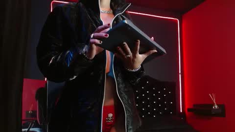 Snapshot of noha_thomson chatting on October 28, 2025, 8:33 pm Noha Thomson online show from October 28, 2025, 8:33 pm