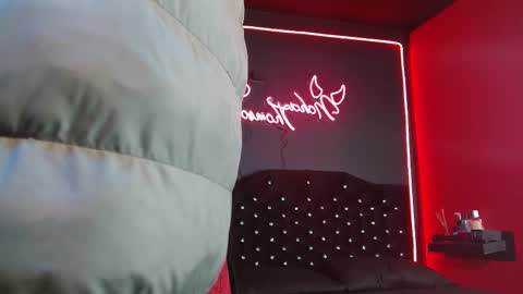 Noha Thomson online show from March 7, 2026, 7:44 pm