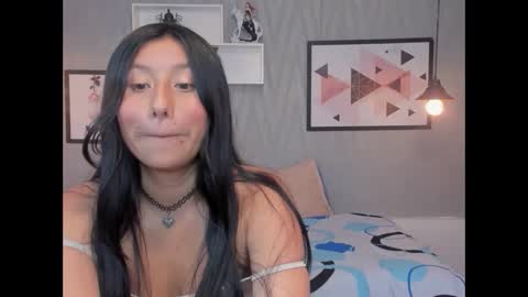 Snapshot of nohemi_louse chatting on February 11, 2025, 10:18 pm Nohemi online show from February 11, 2025, 10:18 pm