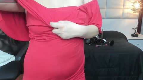 Snapshot of nohemi_louse chatting on September 23, 2025, 7:50 pm Nohemi online show from September 23, 2025, 7:50 pm