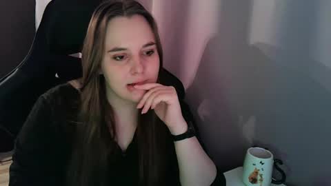 noir_ember_ online show from October 16, 2025, 12:17 pm