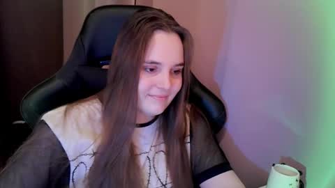 noir_ember_ online show from December 4, 2025, 2:48 pm