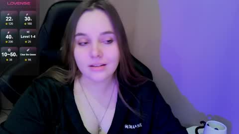 noir_ember_ online show from April 4, 2026, 5:32 pm