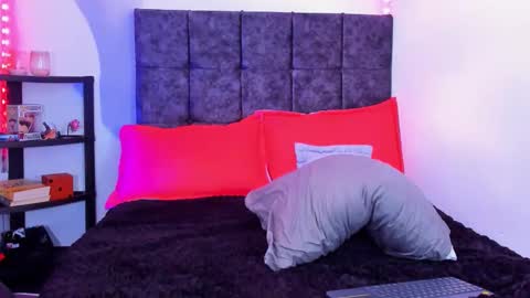 Nolan  online show from November 5, 2025, 7:25 pm