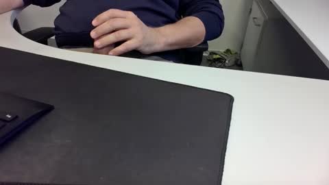 Snapshot of nonsequiture chatting on November 16, 2025, 1:17 pm Ralle online show from November 16, 2025, 1:17 pm