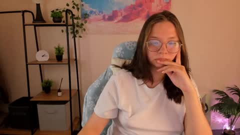 Snapshot of noora_moore chatting on October 23, 2025, 1:27 am NOORA online show from October 23, 2025, 1:27 am