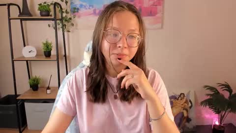 Snapshot of noora_moore chatting on October 24, 2025, 1:24 am NOORA online show from October 24, 2025, 1:24 am