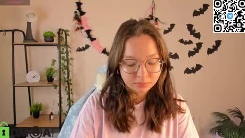 Snapshot of noora_moore chatting on November 5, 2025, 1:05 am NOORA online show from November 5, 2025, 1:05 am