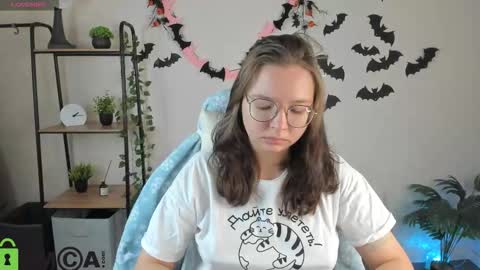 Snapshot of noora_moore chatting on November 7, 2025, 1:05 am NOORA online show from November 7, 2025, 1:05 am