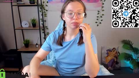 Snapshot of noora_moore chatting on November 14, 2025, 1:15 am NOORA online show from November 14, 2025, 1:15 am