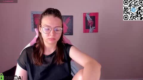 Snapshot of noora_moore chatting on November 21, 2025, 1:15 am NOORA online show from November 21, 2025, 1:15 am