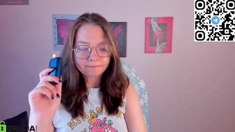 Snapshot of noora_moore chatting on November 22, 2025, 1:15 am NOORA online show from November 22, 2025, 1:15 am