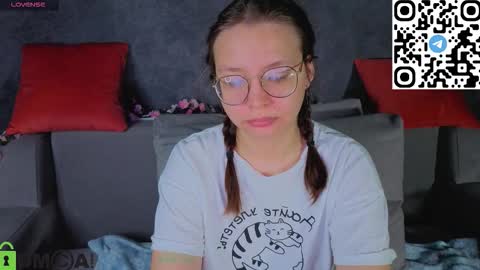 Snapshot of noora_moore chatting on November 28, 2025, 1:30 am NOORA online show from November 28, 2025, 1:30 am