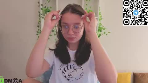 Snapshot of noora_moore chatting on December 4, 2025, 1:48 am NOORA online show from December 4, 2025, 1:48 am