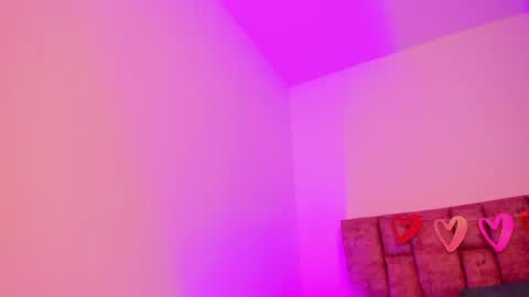 Nora Da Silva online show from May 14, 2026, 4:52 am