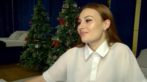 Snapshot of norafoxes chatting on December 16, 2025, 6:35 pm NoraFoxes online show from December 16, 2025, 6:35 pm