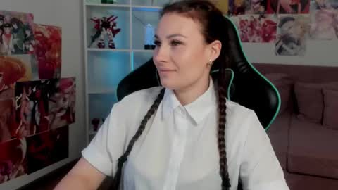 NoraFoxes online show from January 19, 2026, 5:33 am