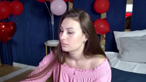 NoraFoxes online show from February 19, 2026, 6:09 am