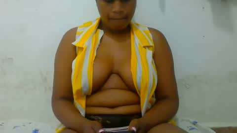 Snapshot of notoy1 chatting on November 3, 2025, 11:44 am notoy1 online show from November 3, 2025, 11:44 am