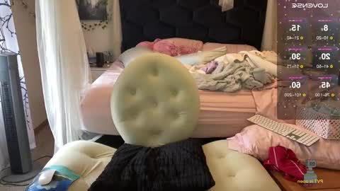 Snapshot of noturbabymoms chatting on January 3, 2025, 6:57 pm NotUrBabyMoms online show from January 3, 2025, 6:57 pm