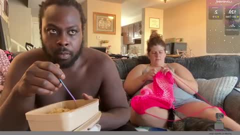 Snapshot of noturbabymoms chatting on September 26, 2025, 4:11 pm NotUrBabyMoms online show from September 26, 2025, 4:11 pm