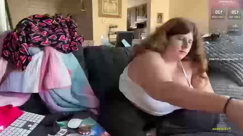 Snapshot of noturbabymoms chatting on October 13, 2025, 6:08 pm NotUrBabyMoms online show from October 13, 2025, 6:08 pm