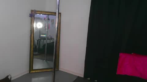 Snapshot of nouveauho3 chatting on May 25, 2026, 10:05 pm Nouveauho3 online show from May 25, 2026, 10:05 pm