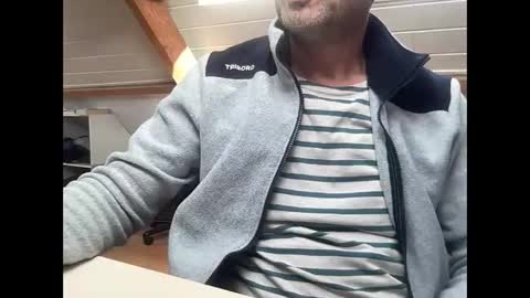 Snapshot of noux69 chatting on November 9, 2025, 1:09 pm noux69 online show from November 9, 2025, 1:09 pm