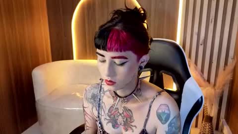 Snapshot of nova_kitty_tx chatting on December 5, 2025, 8:12 am Live 1500am 2100pm online show from December 5, 2025, 8:12 am