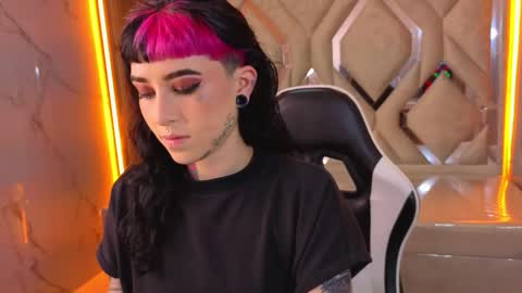 Snapshot of nova_kitty_tx chatting on December 14, 2025, 12:32 pm Live 1500am 2100pm online show from December 14, 2025, 12:32 pm