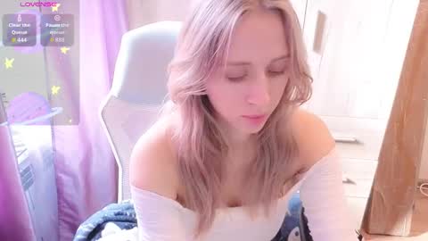 Snapshot of nova_sun chatting on October 2, 2025, 10:00 am Mary online show from October 2, 2025, 10:00 am