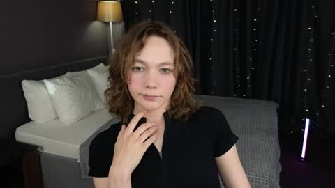 Snapshot of novaeva_ chatting on June 1, 2026, 12:01 am Eva online show from June 1, 2026, 12:01 am