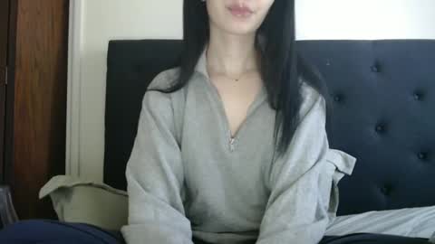 Snapshot of novafrey chatting on May 27, 2026, 1:19 pm Olivia online show from May 27, 2026, 1:19 pm