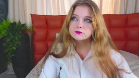 Snapshot of novaseraphic chatting on December 16, 2025, 6:51 am Azalea online show from December 16, 2025, 6:51 am