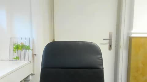 novasmilee online show from December 17, 2025, 11:49 am