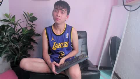 Snapshot of novaybrian chatting on January 5, 2025, 3:34 pm NovayBrian online show from January 5, 2025, 3:34 pm