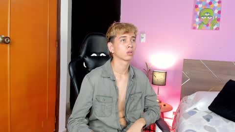 Snapshot of novaybrian chatting on February 2, 2025, 7:41 am NovayBrian online show from February 2, 2025, 7:41 am