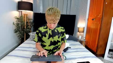 Snapshot of novaybrian chatting on February 14, 2025, 6:45 am NovayBrian online show from February 14, 2025, 6:45 am