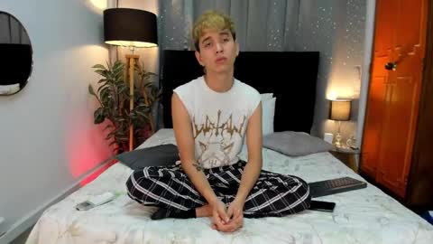 Snapshot of novaybrian chatting on February 17, 2025, 5:47 am NovayBrian online show from February 17, 2025, 5:47 am