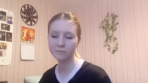 Snapshot of novellahartig chatting on February 22, 2026, 2:37 pm Sari It is my first day online show from February 22, 2026, 2:37 pm